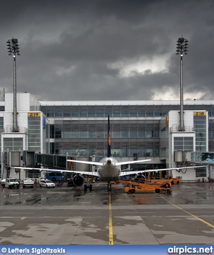 D-AIPK, Airbus A320-200, Lufthansa