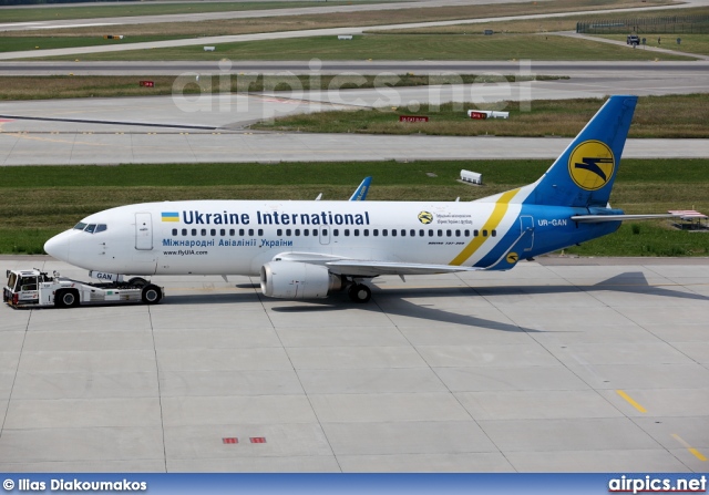 UR-GAN, Boeing 737-300, Ukraine International Airlines