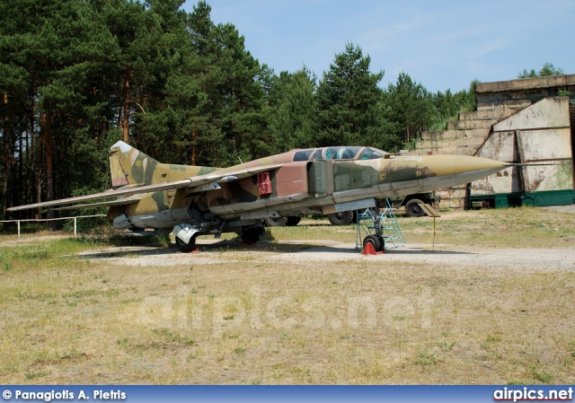 103, Mikoyan-Gurevich MiG-23-UB Flogger C, East German Air Force