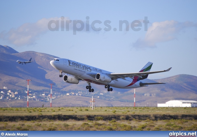 A6-EKS, Airbus A330-200, Emirates