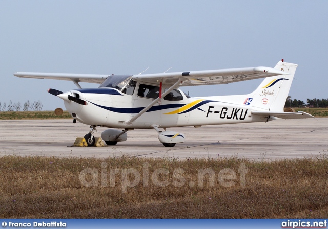 F-GJKU, Cessna 172-R Skyhawk, Private
