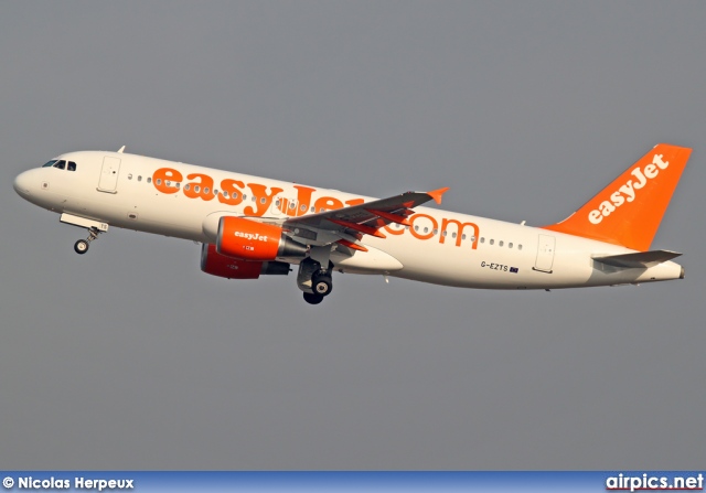 G-EZTS, Airbus A320-200, easyJet