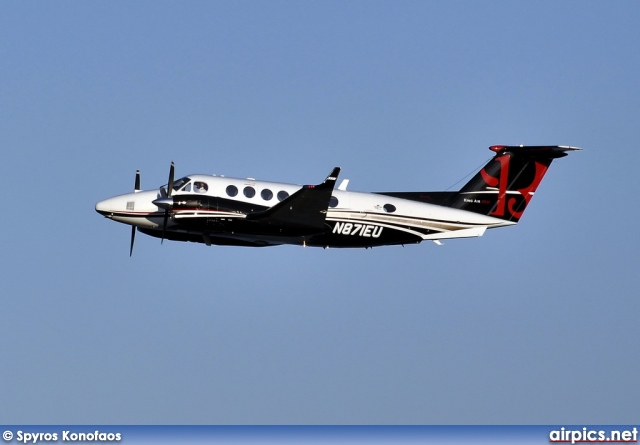 N871EU, Beechcraft 350 Super King Air, Private