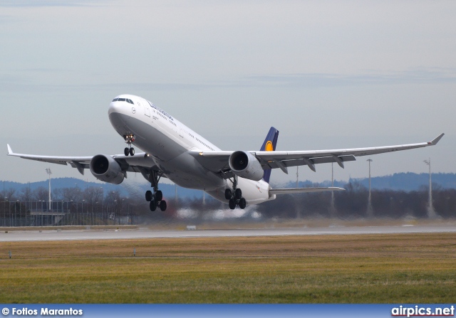 D-AIKB, Airbus A330-300, Lufthansa