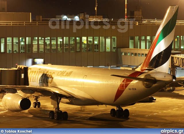 A6-EKW, Airbus A330-200, Emirates