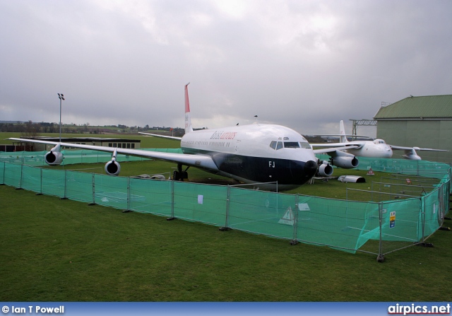 G-APFJ, Boeing 707-400, British Airtours