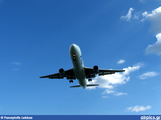 G-VKNH, Boeing 767-300ER, XL Airways