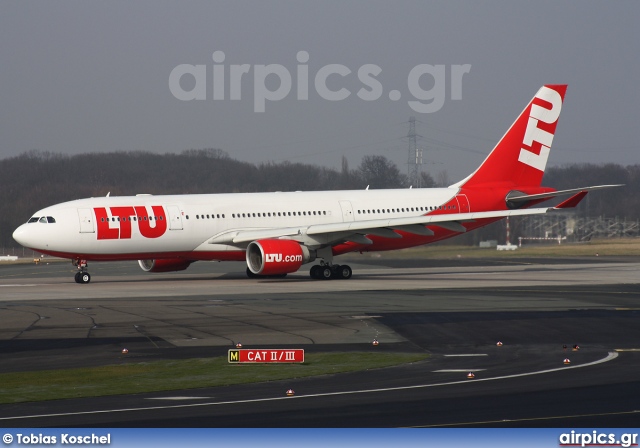 D-ALPB, Airbus A330-200, LTU International Airways