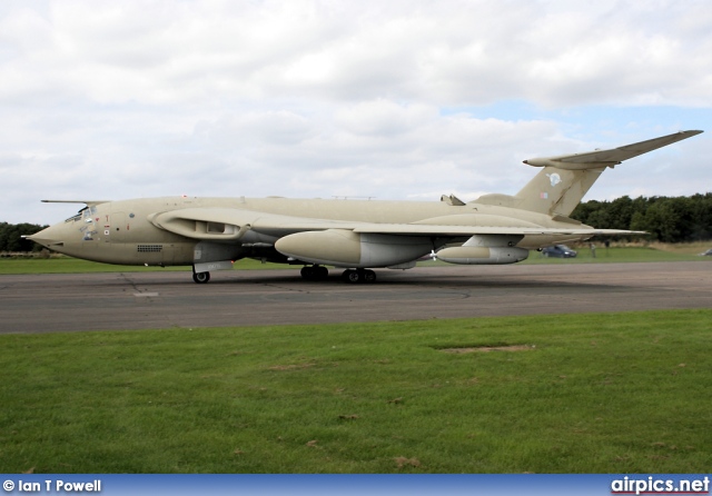 XM715, Handley Page Victor K2 , Private