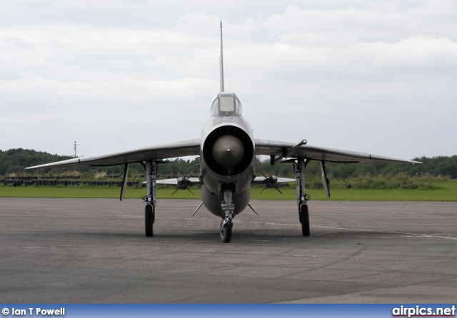 XS904, English Electric Lightning-F.6, Private