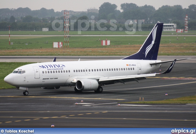 Z3-AAJ, Boeing 737-300, Skywings International