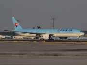 HL8216, Boeing 777-300ER, Korean Air