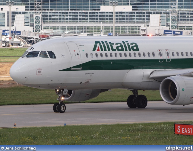 EI-DTH, Airbus A320-200, Alitalia