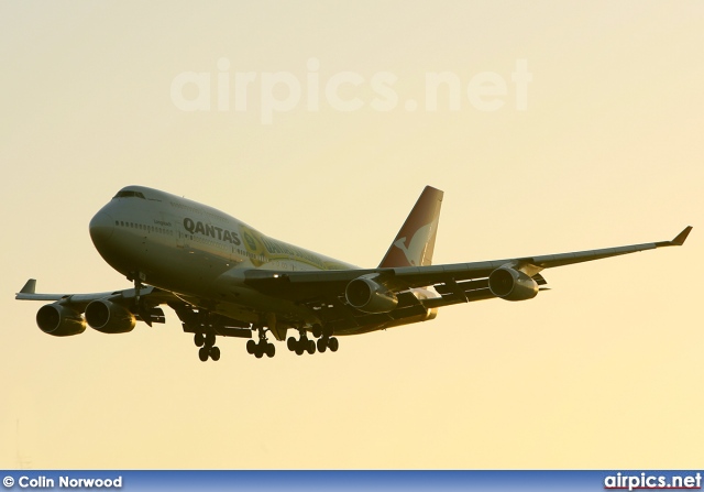 VH-OJS, Boeing 747-400, Qantas