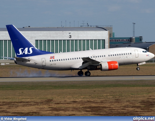 LN-TUI, Boeing 737-700, Scandinavian Airlines System (SAS)