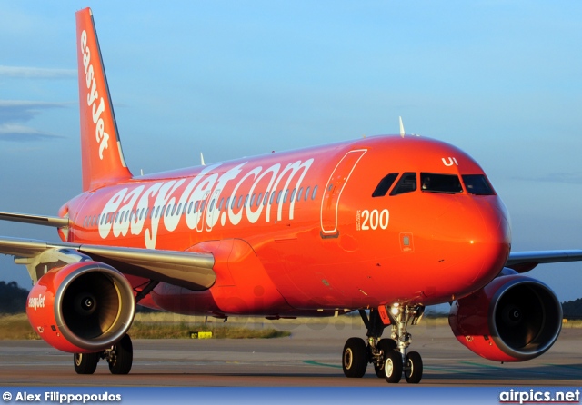 G-EZUI, Airbus A320-200, easyJet