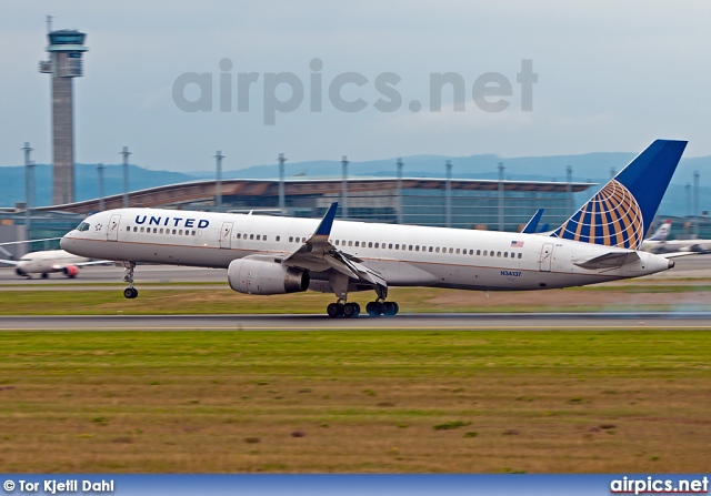 N34137, Boeing 757-200ER, United Airlines