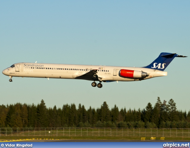 SE-DIS, McDonnell Douglas MD-82, Scandinavian Airlines System (SAS)