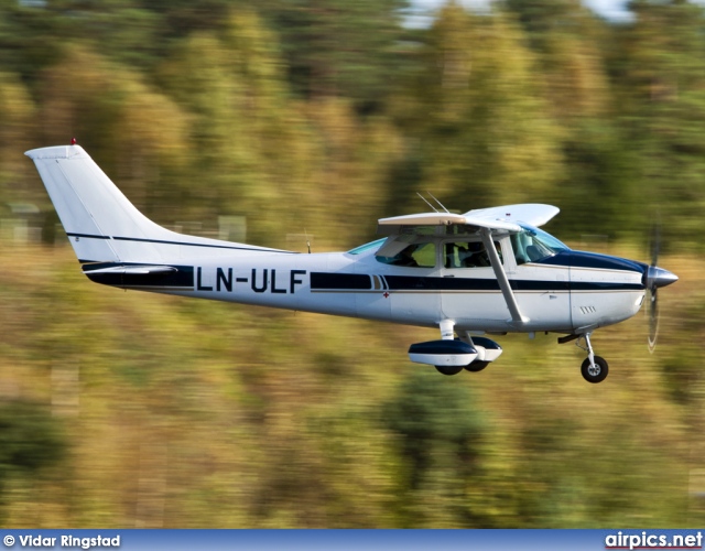 LN-ULF, Cessna 182-P Skylane, Private