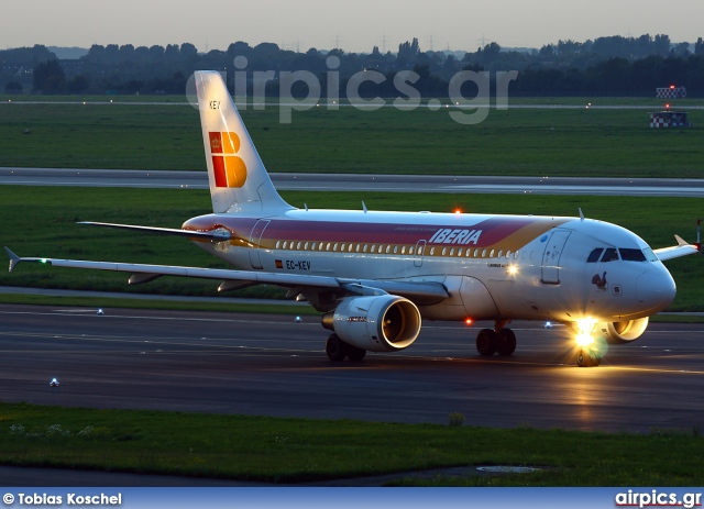 EC-KEV, Airbus A319-100, Iberia