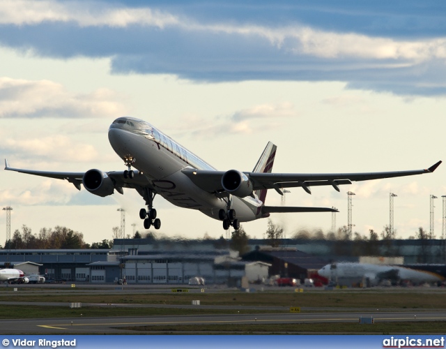 A7-ACI, Airbus A330-200, Qatar Airways