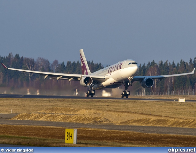 A7-AFP, Airbus A330-200, Qatar Airways