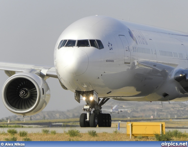 HS-TKB, Boeing 777-300, Thai Airways