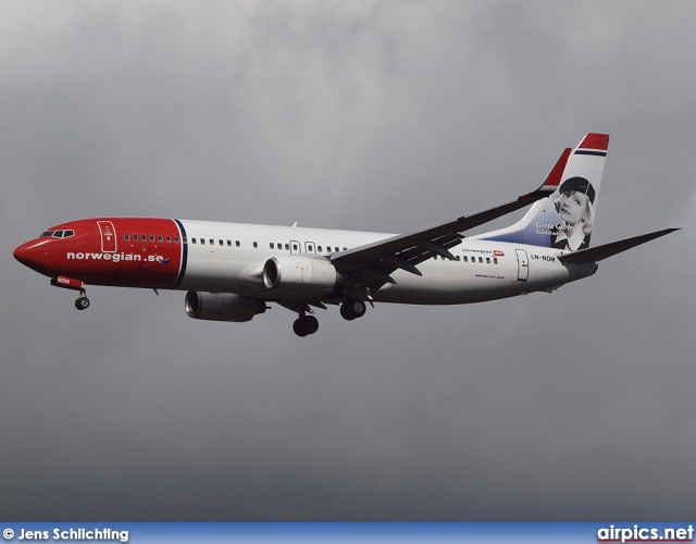 LN-NOM, Boeing 737-800, Norwegian Air Shuttle