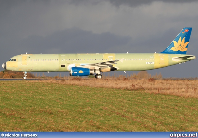 D-AZAH, Airbus A321-200, Vietnam Airlines