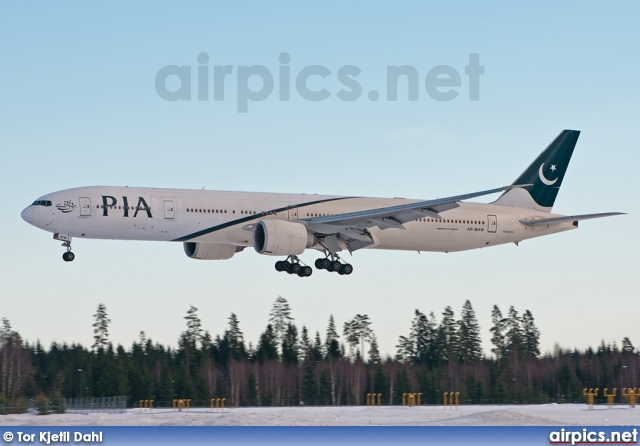 AP-BHW, Boeing 777-300ER, Pakistan International Airlines (PIA)