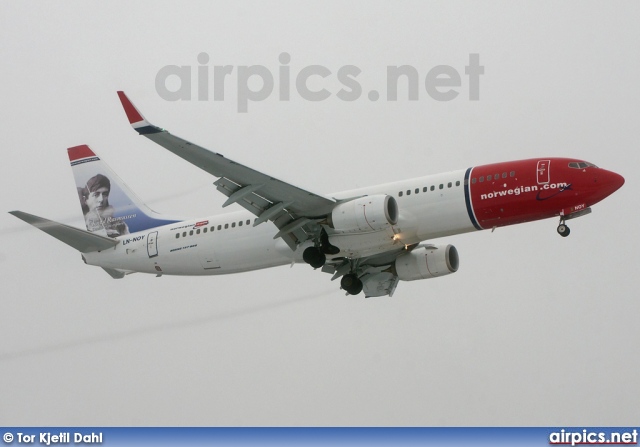 LN-NOY, Boeing 737-800, Norwegian Air Shuttle