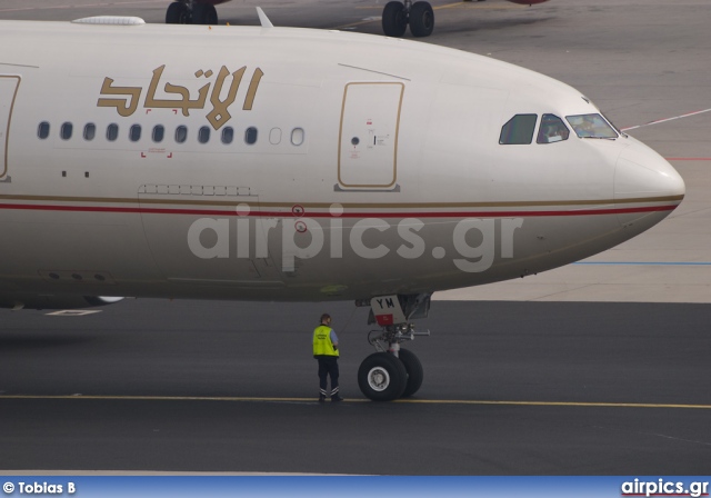 A6-EYM, Airbus A330-200, Etihad Airways