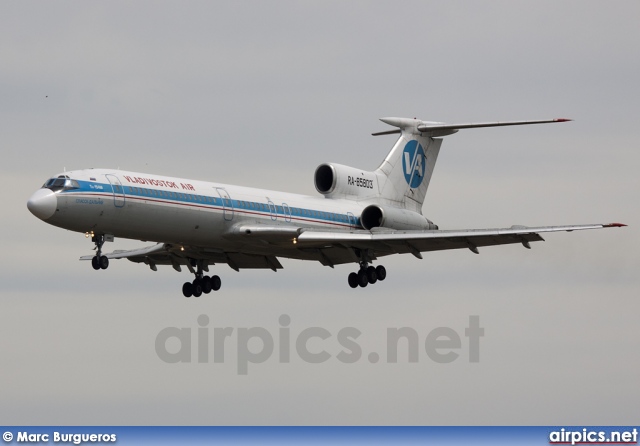 RA-85803, Tupolev Tu-154-M, Vladivostok Air