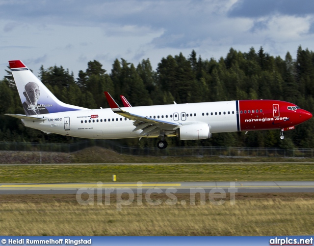 LN-NGC, Boeing 737-800, Norwegian Air Shuttle