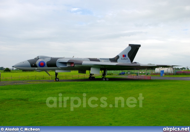 XJ823, Avro Vulcan-B.2, Royal Air Force