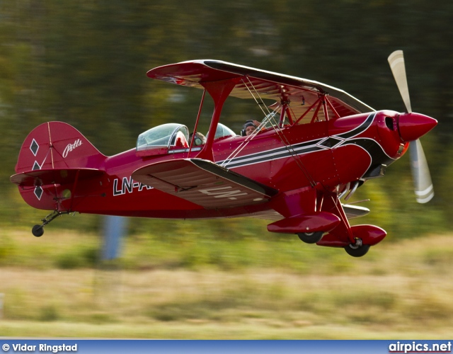 LN-AHN, Pitts S-2-A Special, Private