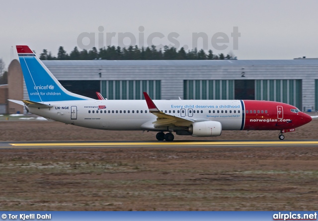 LN-NGE, Boeing 737-800, Norwegian Air Shuttle