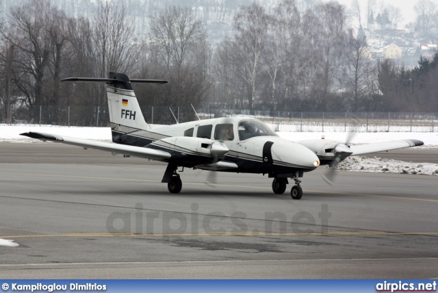 D-GJNS, Piper PA-44 Seminole, FFH Flight Training