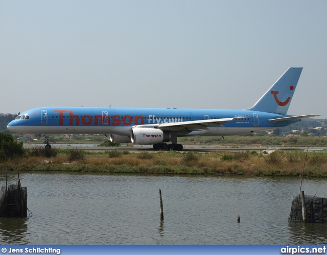 G-BYAK, Boeing 767-200, Thomsonfly