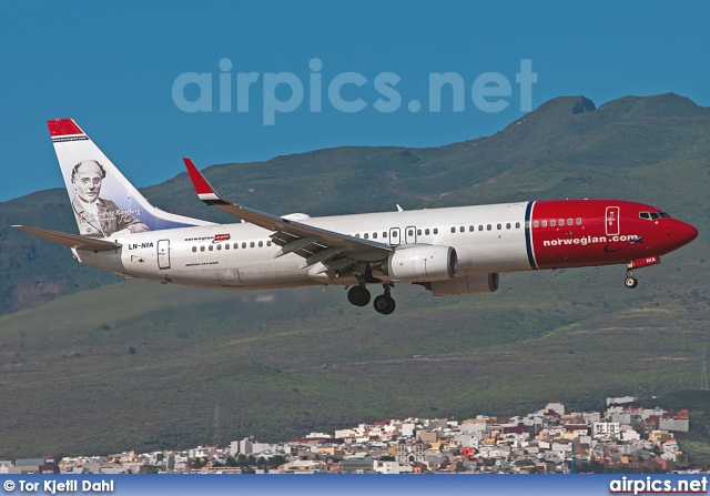 LN-NIA, Boeing 737-800, Norwegian Air Shuttle