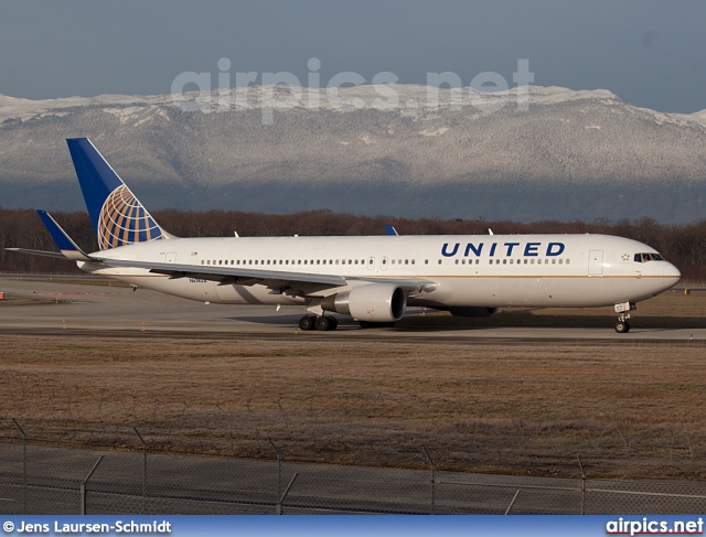 N674UA, Boeing 767-300ER, United Airlines