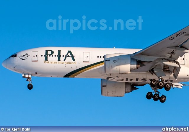 AP-BGL, Boeing 777-200ER, Pakistan International Airlines (PIA)