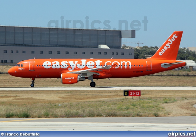 G-EZUI, Airbus A320-200, easyJet