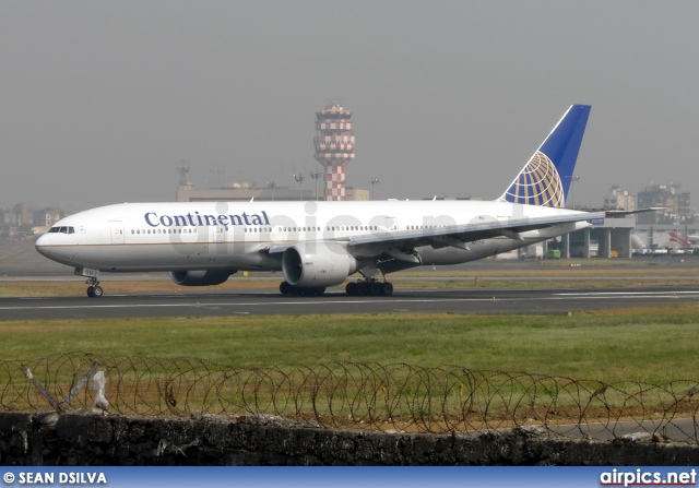 N27015, Boeing 777-200ER, Continental Airlines