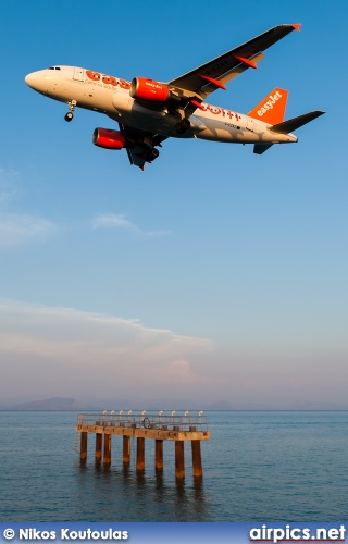 G-EZAX, Airbus A319-100, easyJet