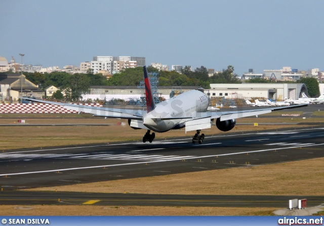 N702DN, Boeing 777-200LR, Delta Air Lines