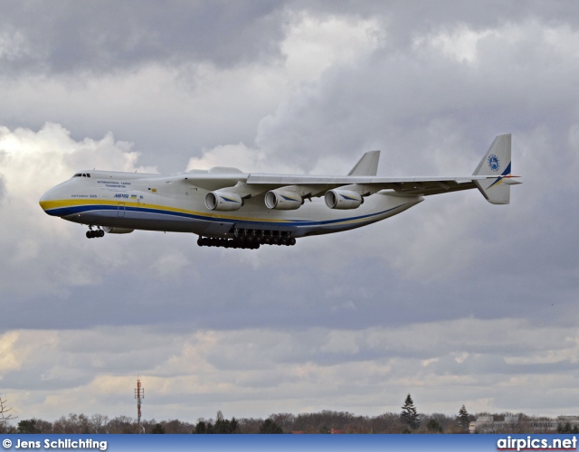 UR-82060, Antonov An-225 Mriya, Antonov