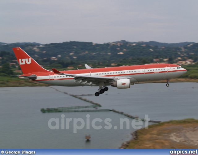 D-ALPE, Airbus A330-200, LTU International Airways