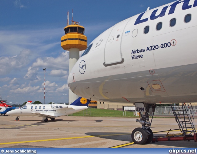 D-AIQW, Airbus A320-200, Lufthansa