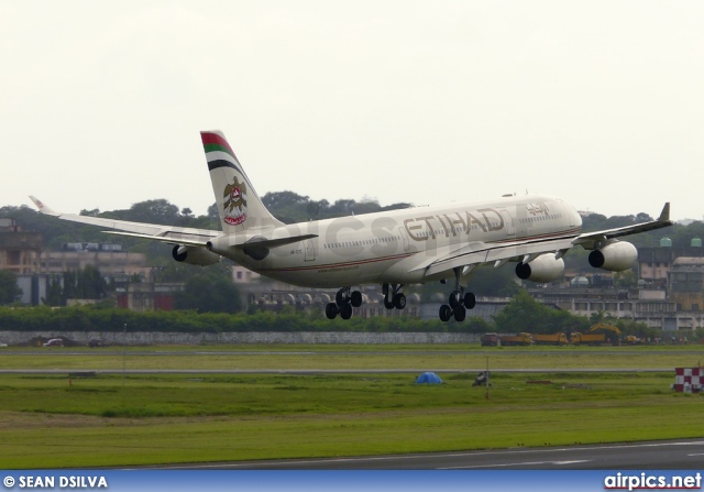 A6-EYC, Airbus A340-300, Etihad Airways